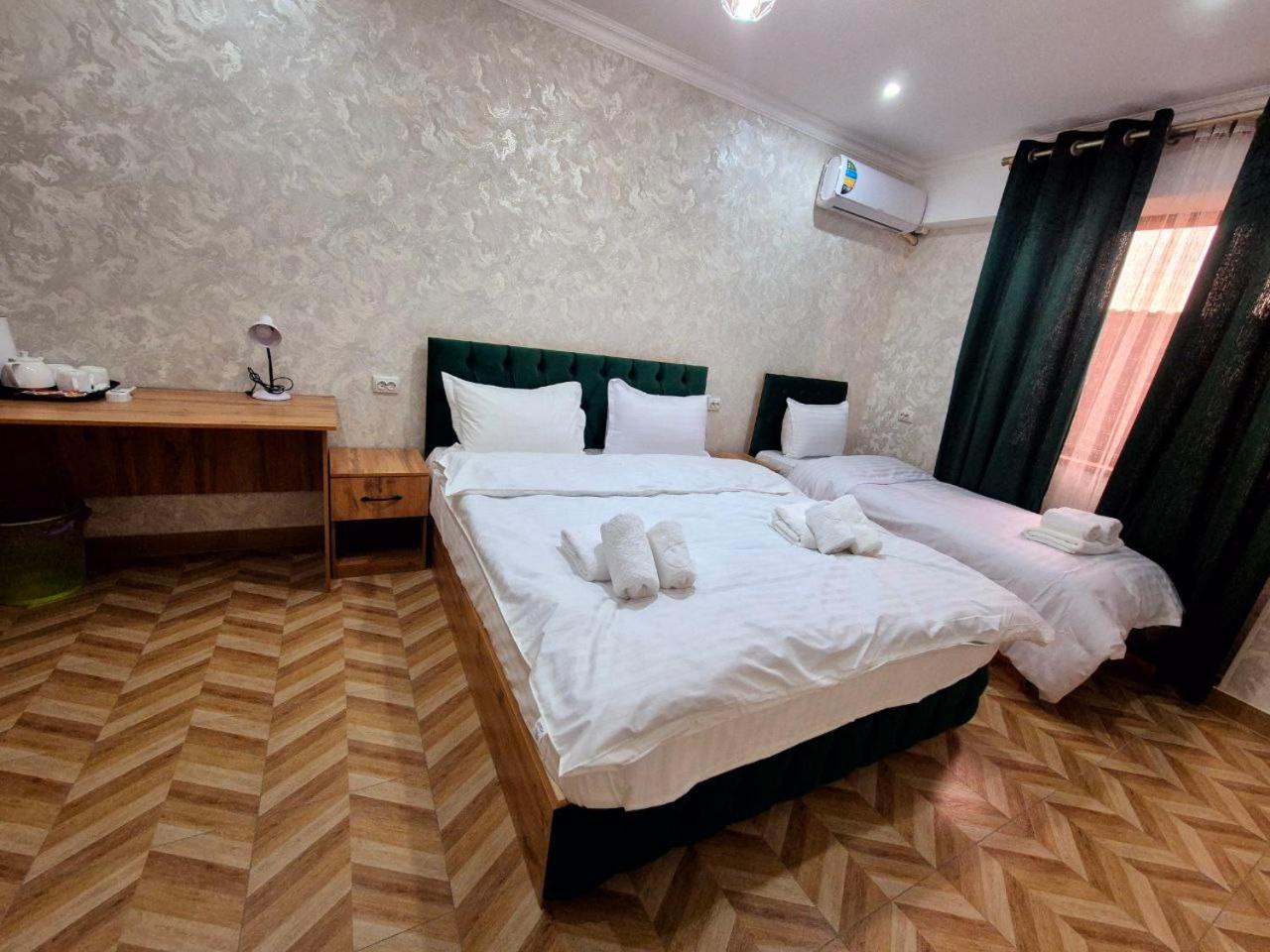 Samarkand Imron Hotel Esterno foto